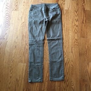 Like new Wallflower camo olive khaki colored distressed jeans size 1